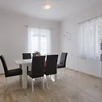 別荘 Luxurioese Mit Pool- Grossem Mediterranen Garten Und Kinderspielplatz- By Interhome *