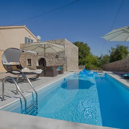 Luxurioese Mit Pool- Grossem Mediterranen Garten Und Kinderspielplatz- By Interhome Vrh (Krk)