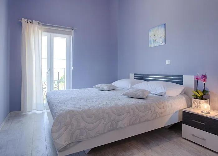 Luxurioese Mit Pool- Grossem Mediterranen Garten Und Kinderspielplatz- By Interhome * Vrh (Krk)