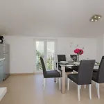 Luxurioese Mit Pool- Grossem Mediterranen Garten Und Kinderspielplatz- By Interhome بيت للعطل