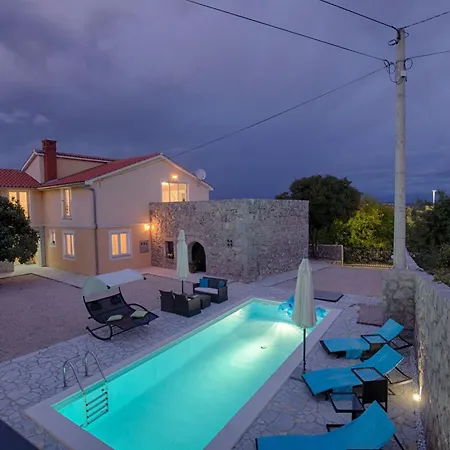 Luxurioese Mit Pool- Grossem Mediterranen Garten Und Kinderspielplatz- By Interhome *