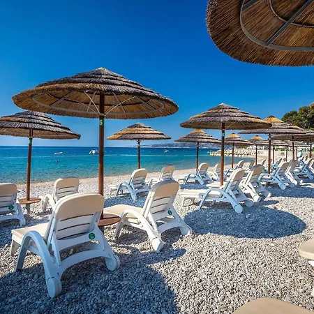 Luxurioese Mit Pool- Grossem Mediterranen Garten Und Kinderspielplatz- By Interhome Vrh (Krk)