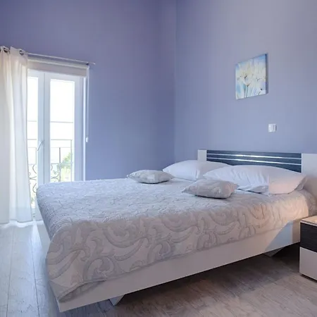 Luxurioese Mit Pool- Grossem Mediterranen Garten Und Kinderspielplatz- By Interhome * Vrh (Krk)