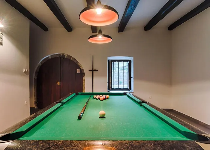 Hébergement de vacances Luxurioese Mit Pool- Grossem Mediterranen Garten Und Kinderspielplatz- By Interhome Vrh (Krk)