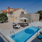 Semesterbostad Luxurioese Mit Pool- Grossem Mediterranen Garten Und Kinderspielplatz- By Interhome