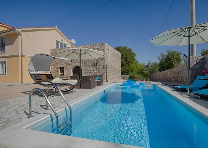 Luxurioese Mit Pool- Grossem Mediterranen Garten Und Kinderspielplatz- By Interhome Vrh (Krk)