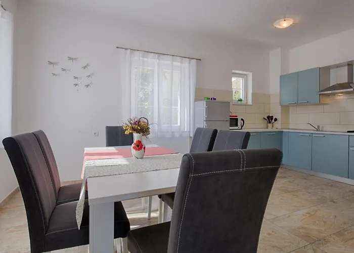 Luxurioese Mit Pool- Grossem Mediterranen Garten Und Kinderspielplatz- By Interhome * Vrh (Krk)